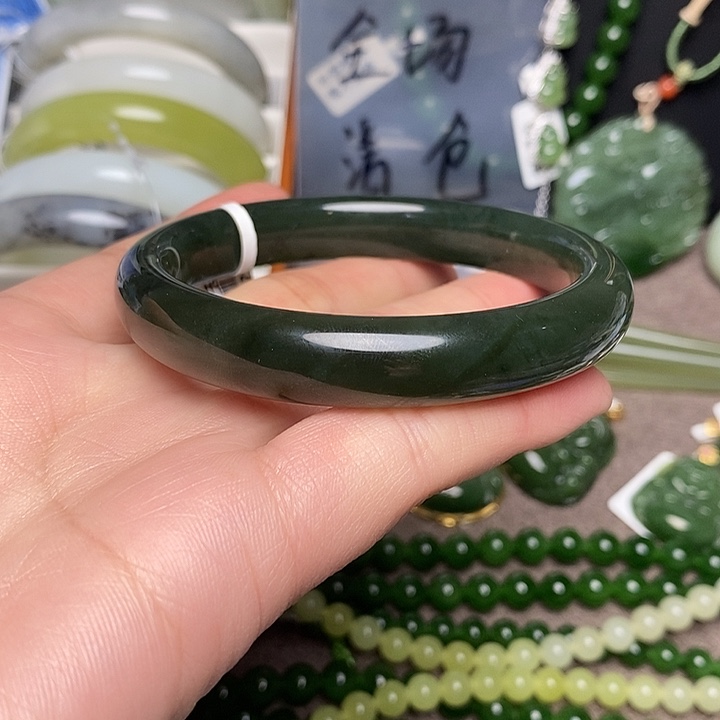 和田玉未镶嵌手镯60