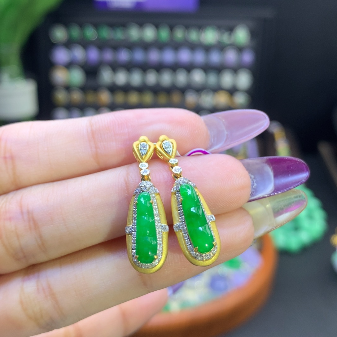 翡翠18K金镶嵌颈饰