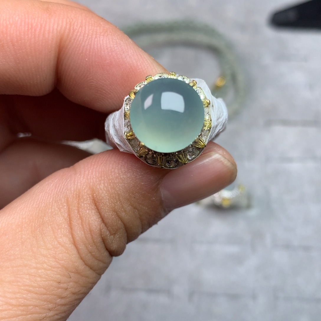 定制翡翠合金毛货需精细抛光