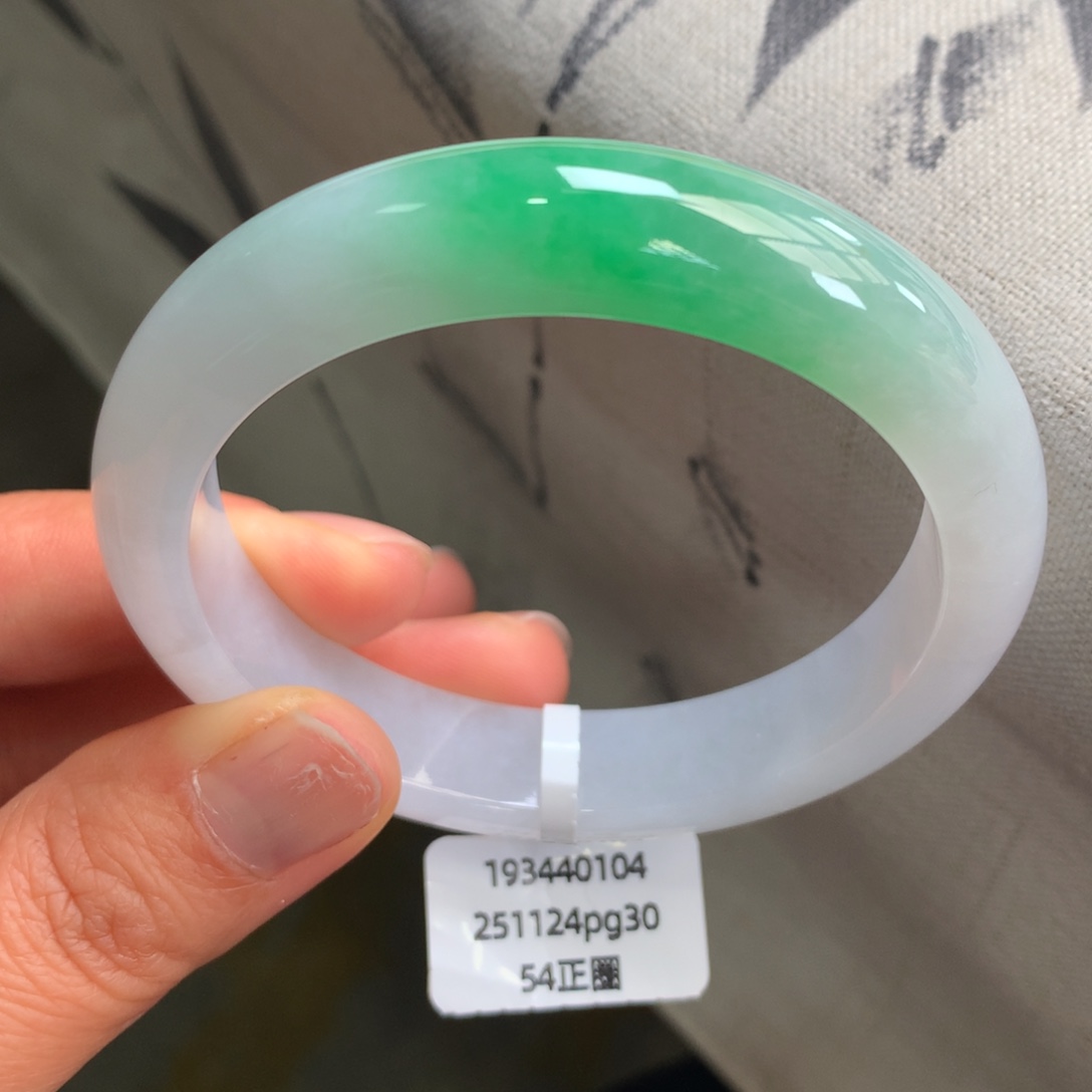 翡翠未镶嵌手镯糯冰白底青【瑕疵】