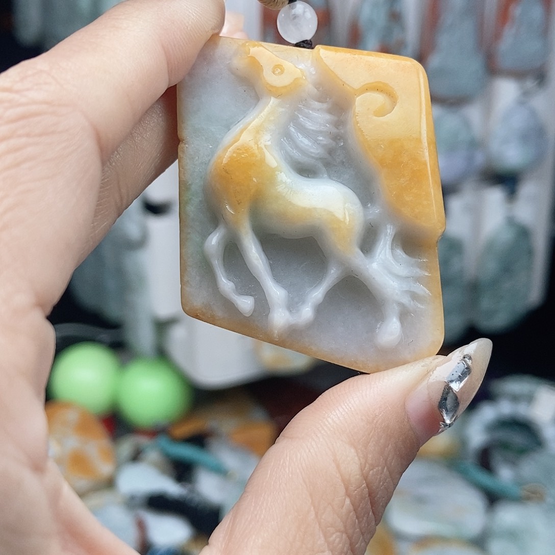 翡翠颈饰未镶嵌翡翠