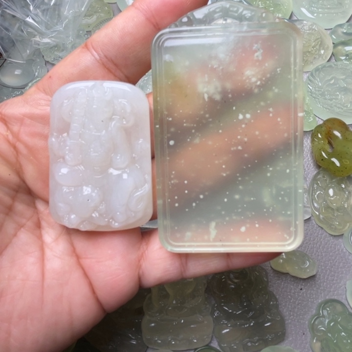 岫玉吊坠(赠链)未镶嵌星*