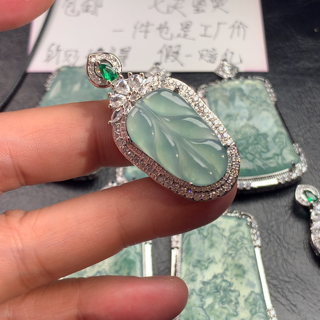翡翠颈饰未镶嵌叶子