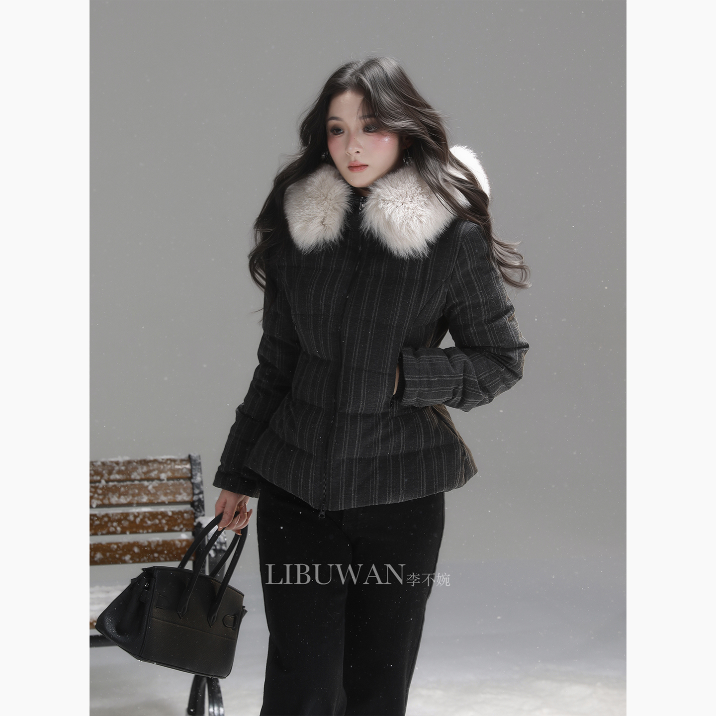 李不婉 小蛮腰2.0深色再次升级超绝收腰狐狸毛领立体条纹短羽绒服