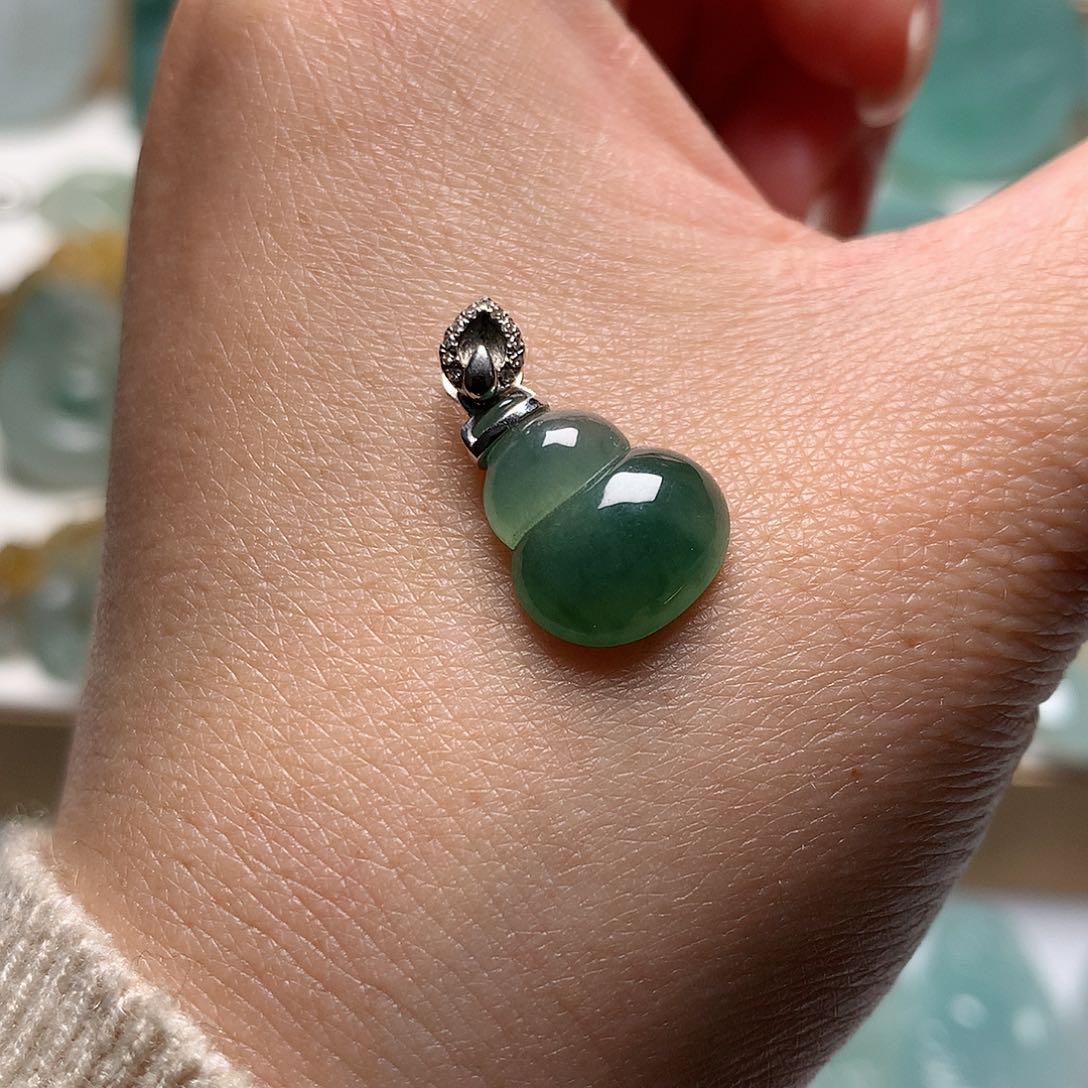 翡翠颈饰18K金镶嵌葫芦