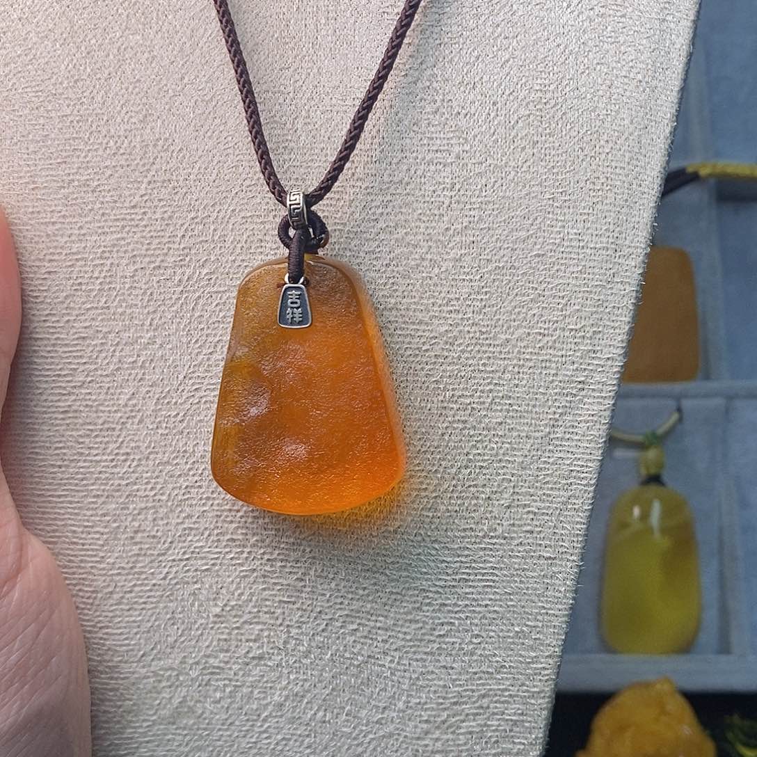 未镶嵌琥珀珠宝奇石