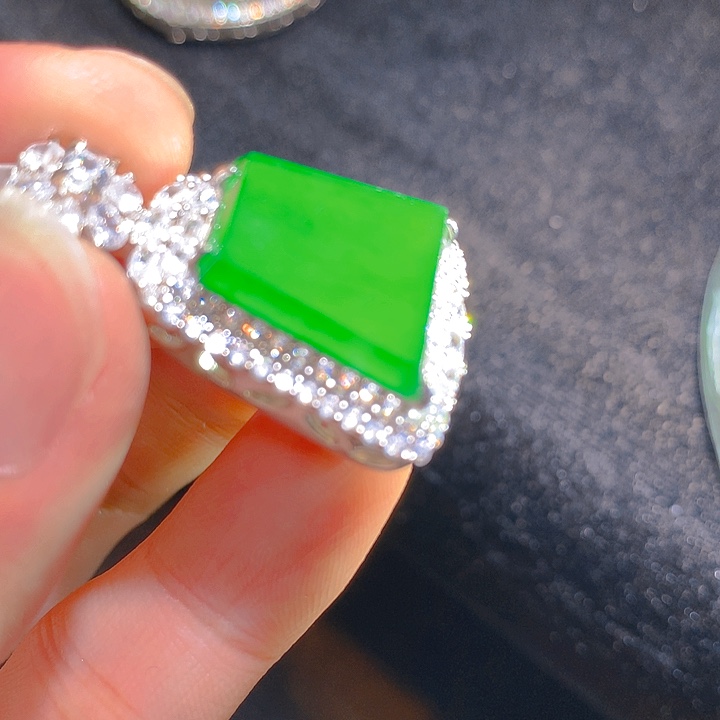 【闪购商品】翡翠颈饰银S925镶嵌翡翠