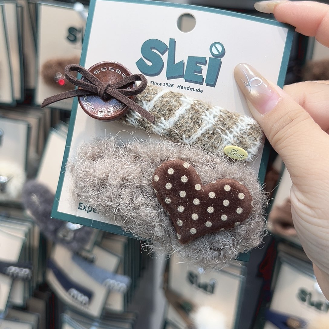 非金属咖色爱心波点纽扣掰掰