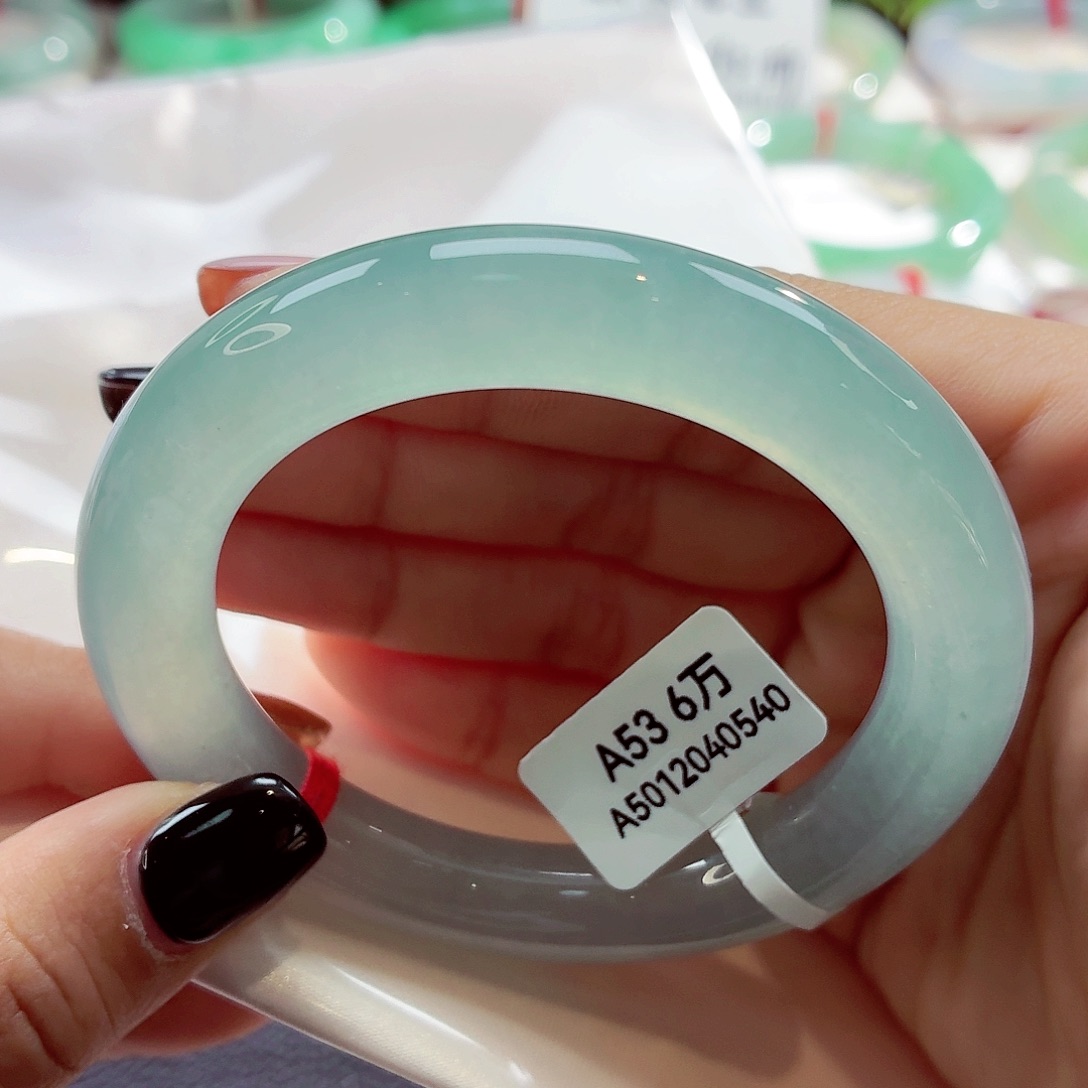 翡翠未镶嵌手镯（圆镯）冰透起荧光晴蓝68-26