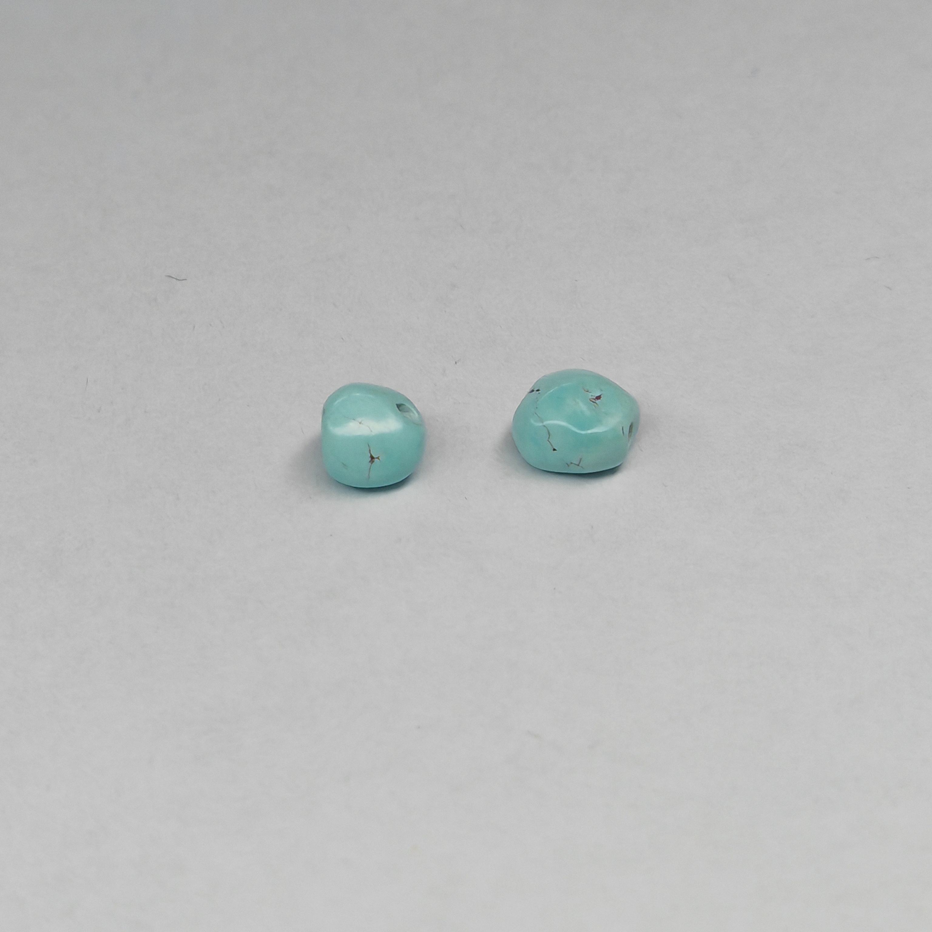 天然绿松石随型对珠，尺寸5mm左右，果冻料盘玩易变色