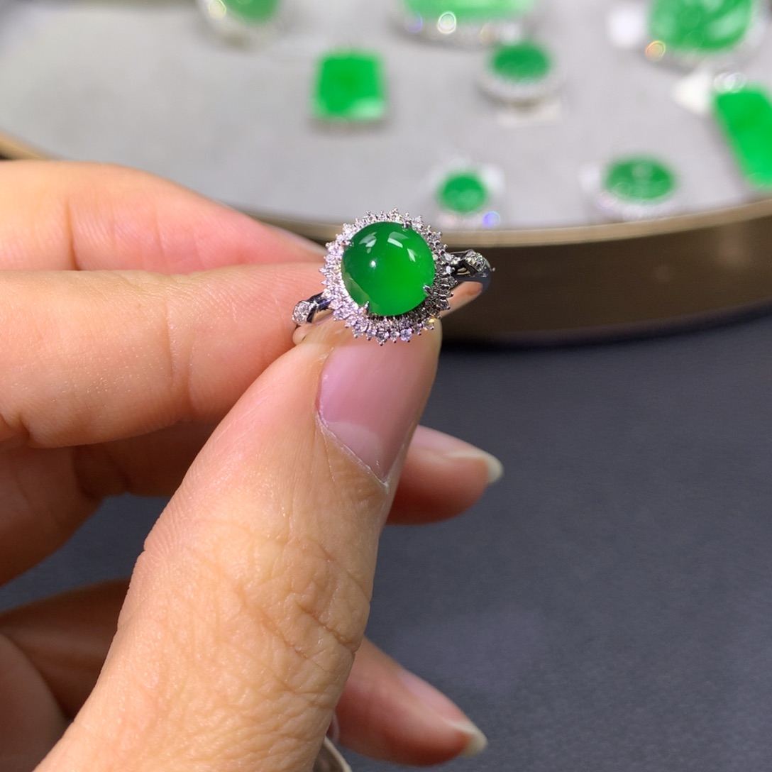 翡翠戒指18K金镶嵌翡翠