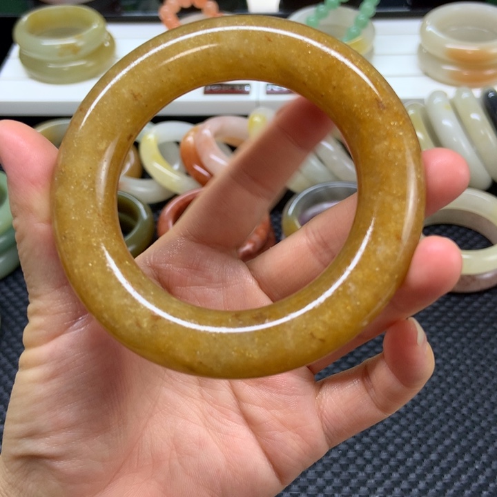 未镶嵌手镯石英质玉