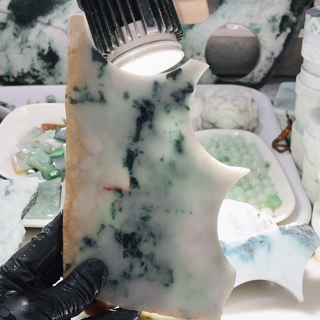 翡翠未镶嵌颈饰边角料