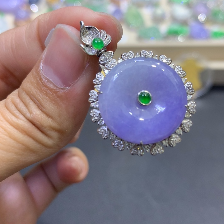 翡翠颈饰18K金镶嵌翡翠