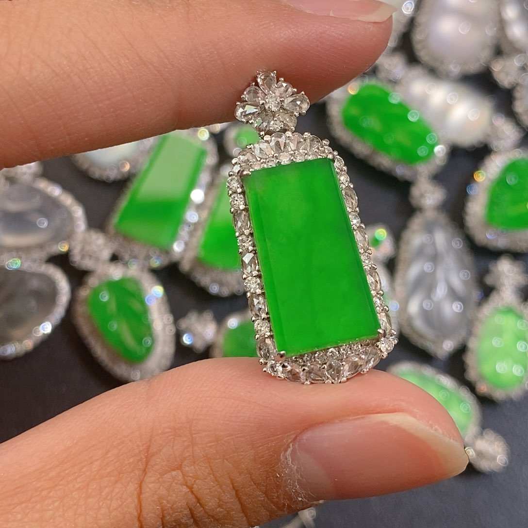 翡翠颈饰18K金镶嵌天然缅甸A货翡翠