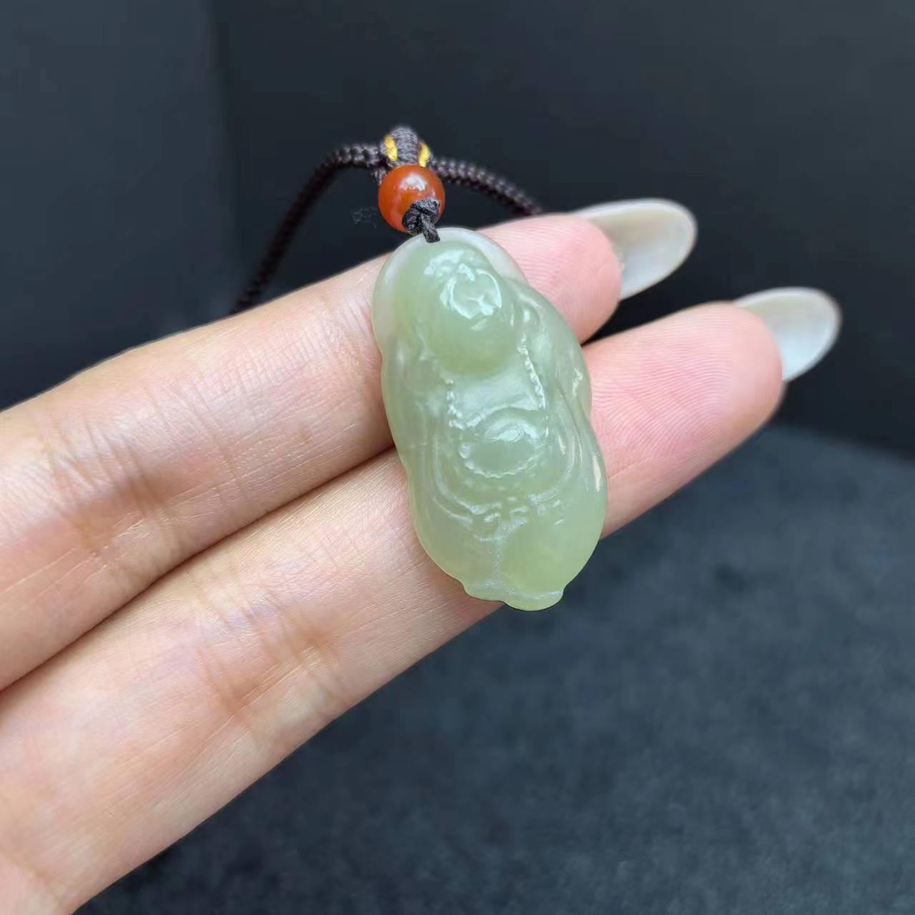 HTY1【福嘟嘟珠宝】和田玉逍遥佛吊坠-送礼佳品-配绳子