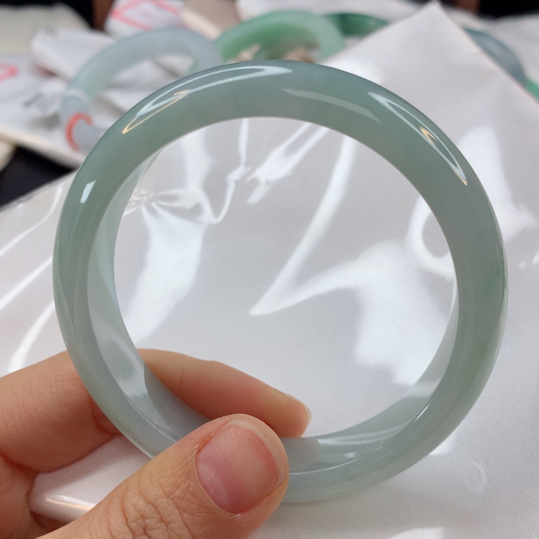 翡翠未镶嵌手镯果绿56.8