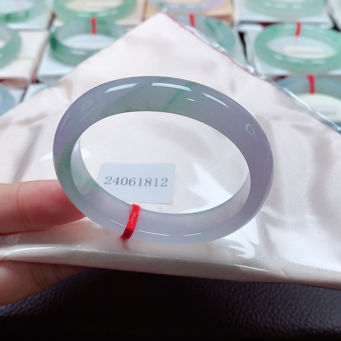 翡翠手镯（贵妃镯）未镶嵌