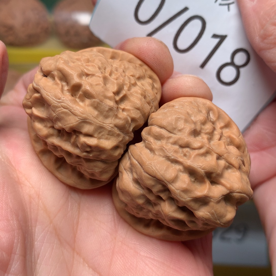 文玩核桃把件红皮开背蛙38