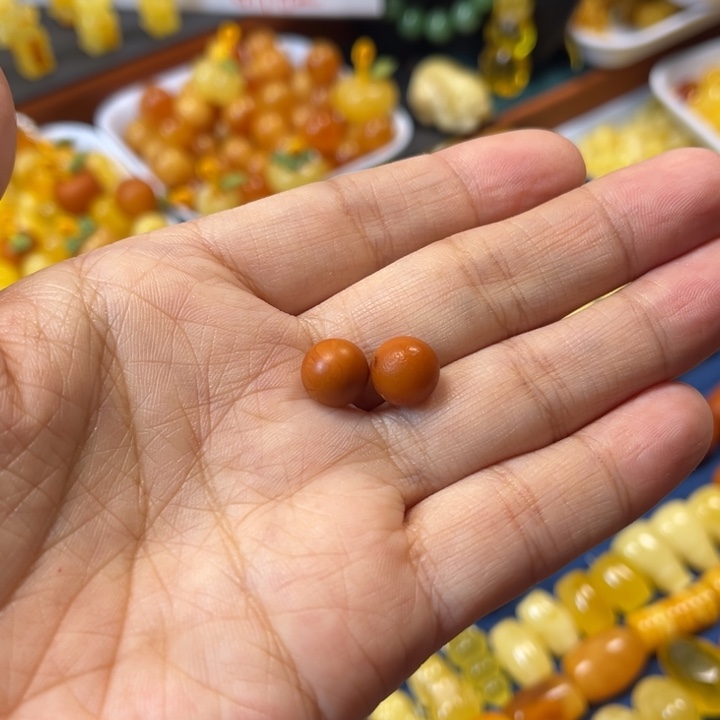 琥珀未镶嵌裸石卡9加老蜡橘皮圆珠一对