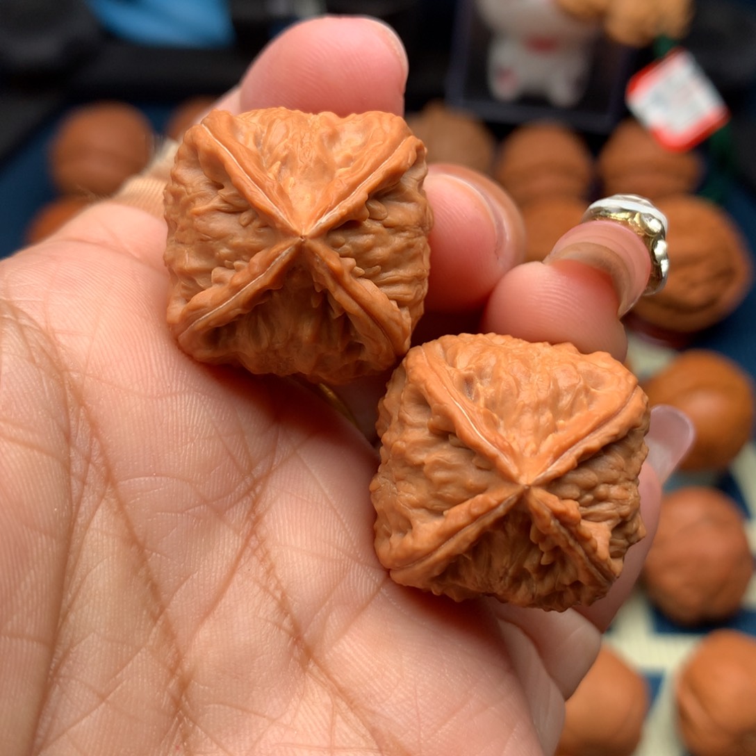 文玩核桃把件四棱