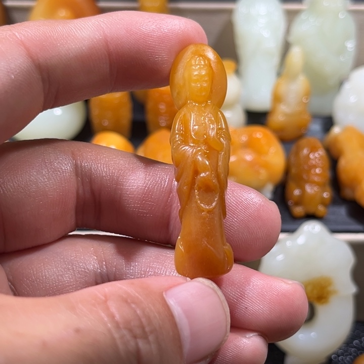 彭***动和田玉未镶嵌颈饰