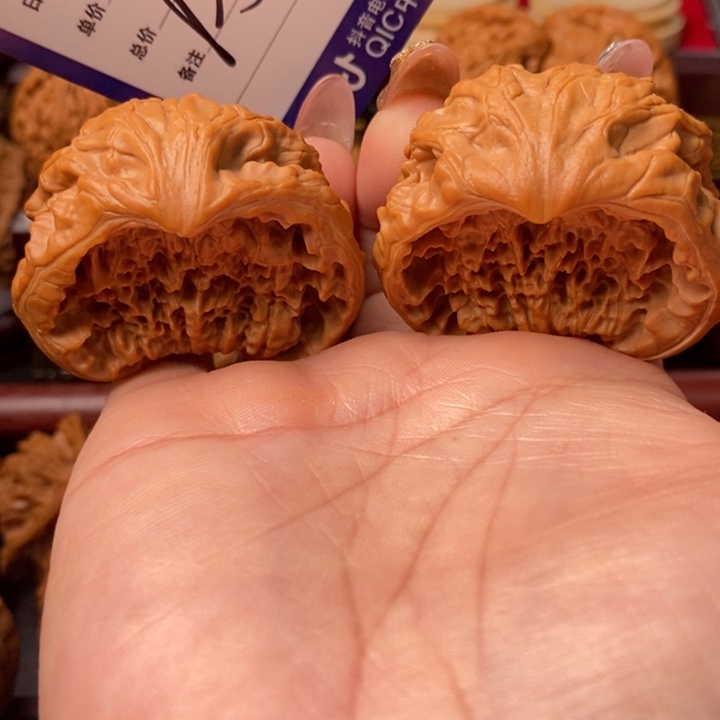 把件桃核鹰钩蛇王聚宝盆