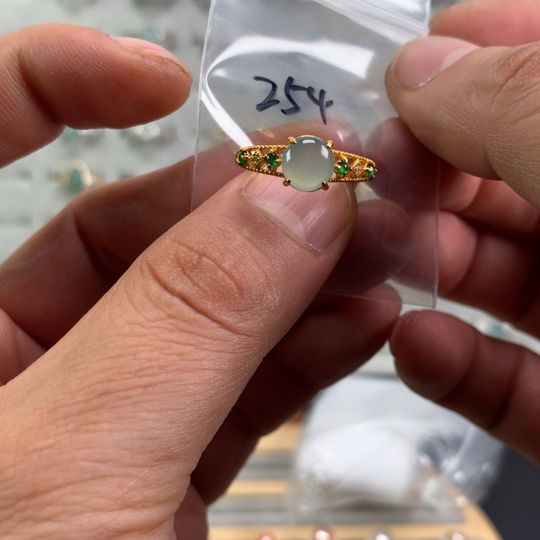 呼***麻翡翠未镶嵌戒指254