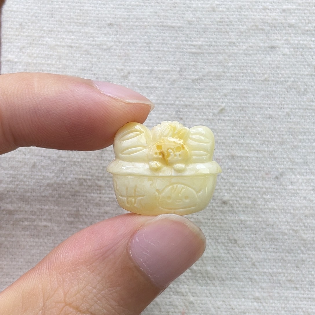 琥珀未镶嵌珠宝奇石兔子面包