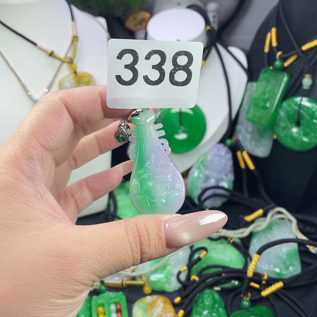 翡翠未镶嵌吊坠(赠链)