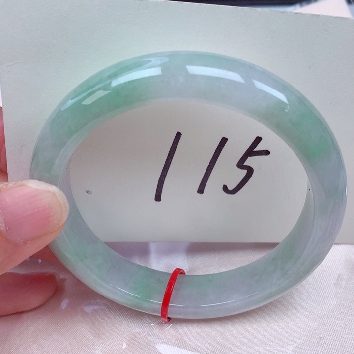 翡翠手镯未镶嵌翡翠