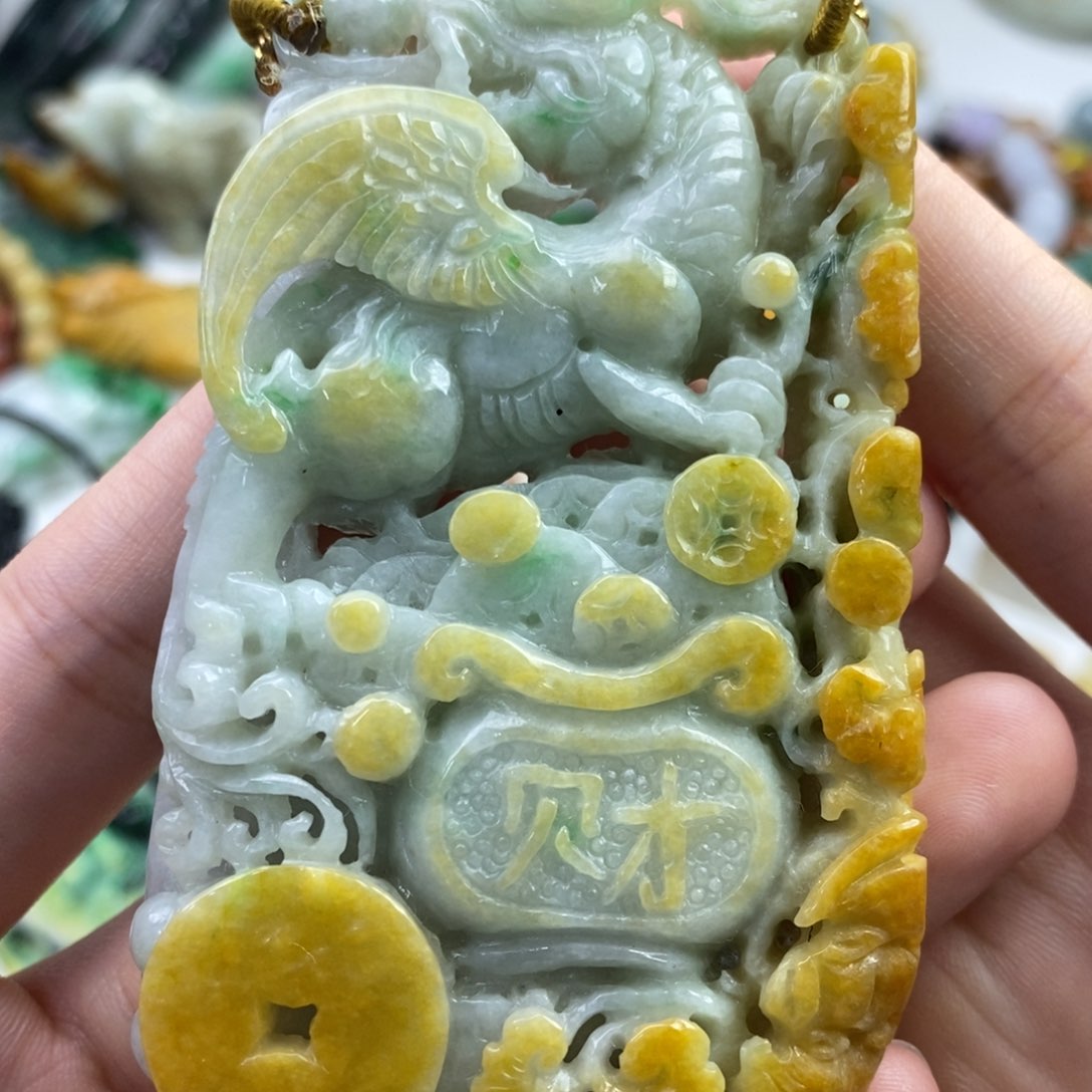 翡翠未镶嵌颈饰牵*花