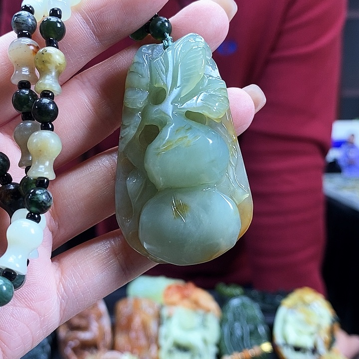 蛇纹石玉吊坠未镶嵌