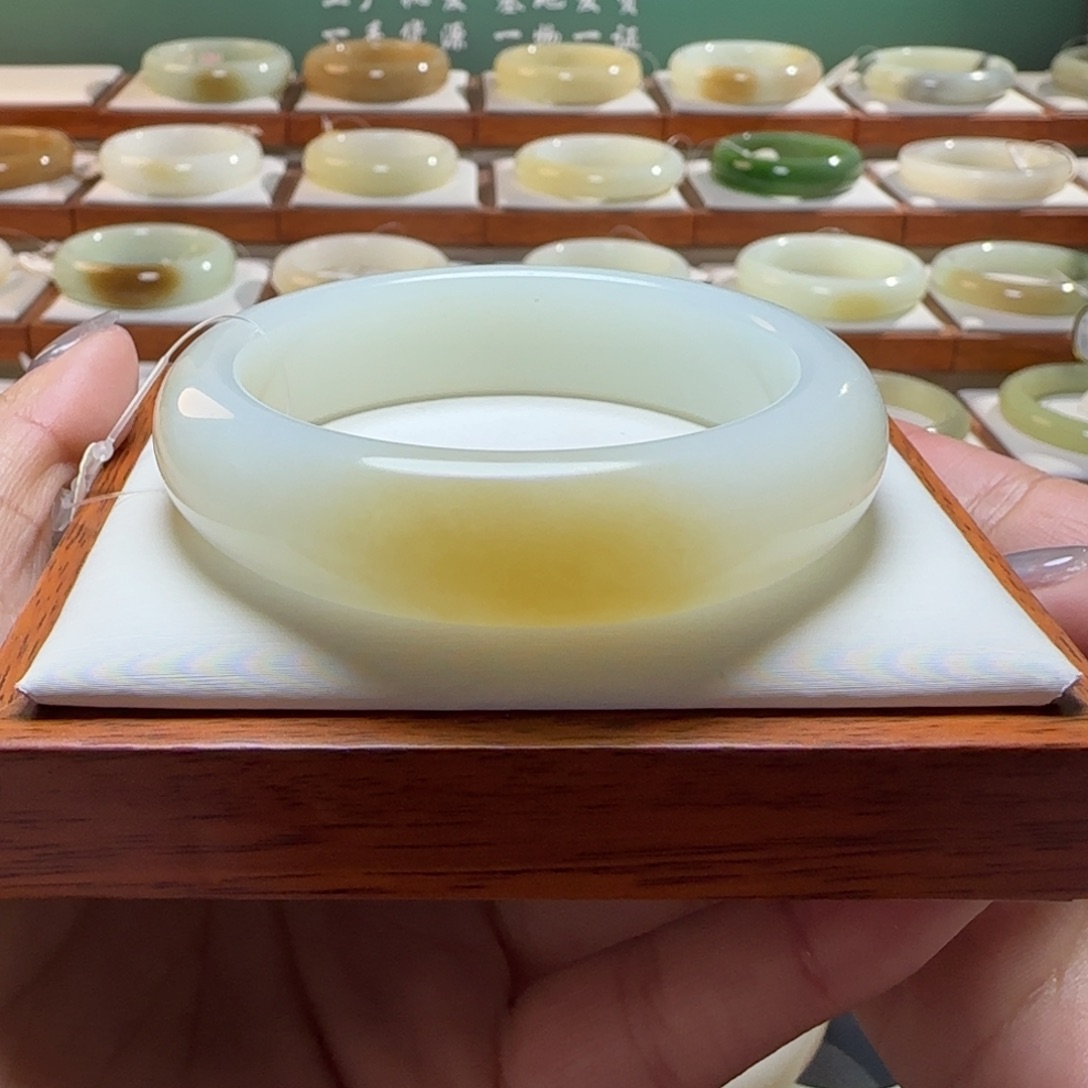 和田玉手镯未镶嵌渡