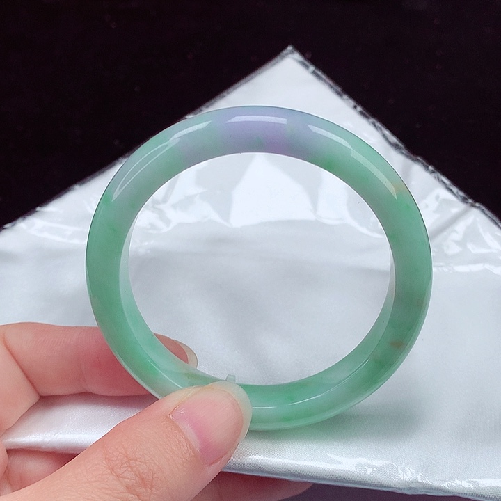 翡翠手镯未镶嵌翡翠