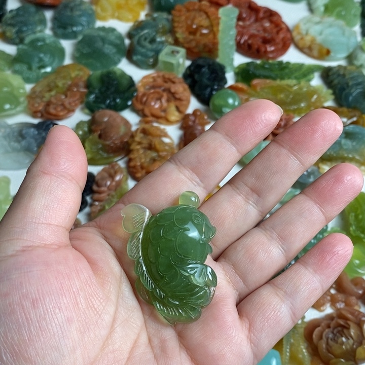 蛇纹石玉颈饰未镶嵌