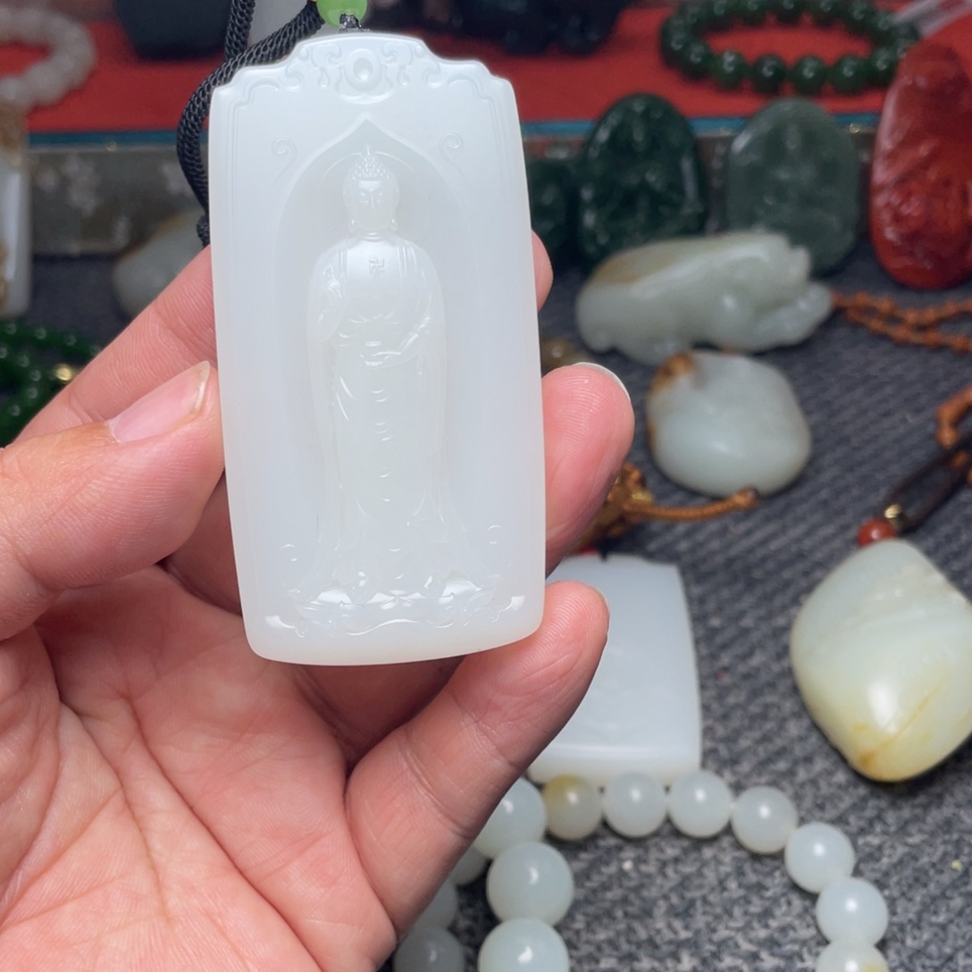 杰***尼和田玉未镶嵌颈饰