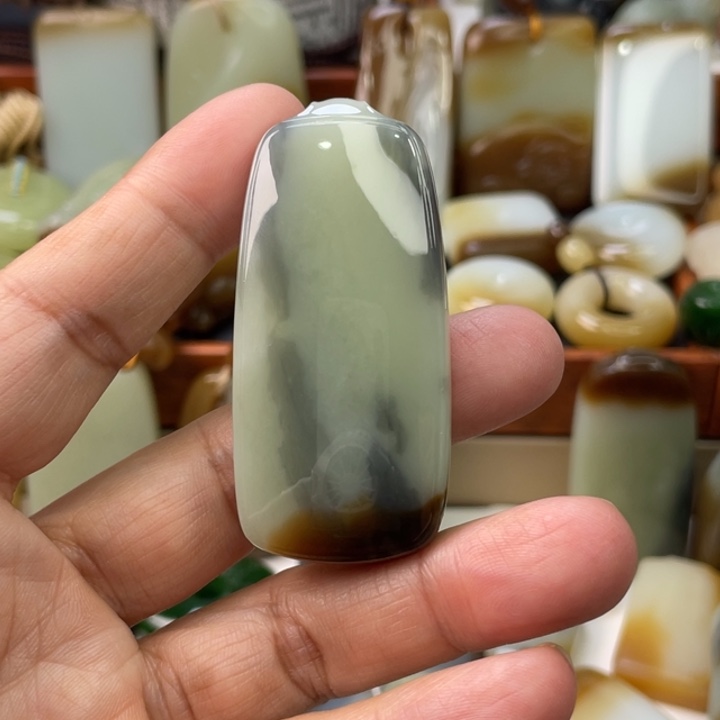 和田玉未镶嵌颈饰