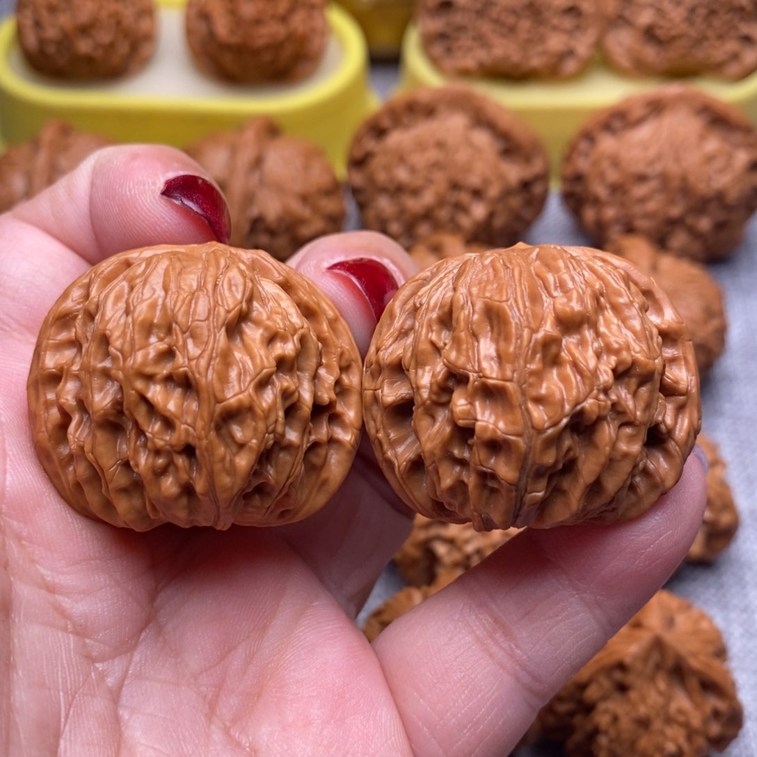 文玩核桃把件精品红皮山地正磨盘37尺