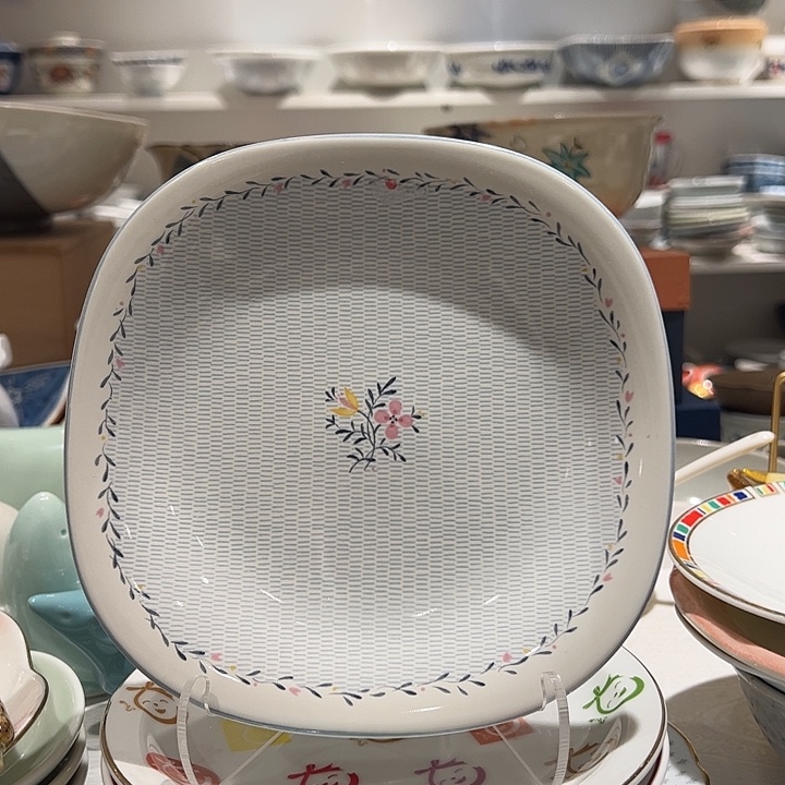 用***7瓷米小花花四方盘子一个有调性