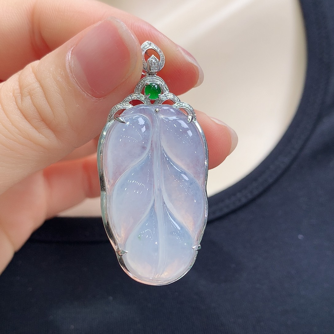 翡翠18K金镶嵌颈饰叶子