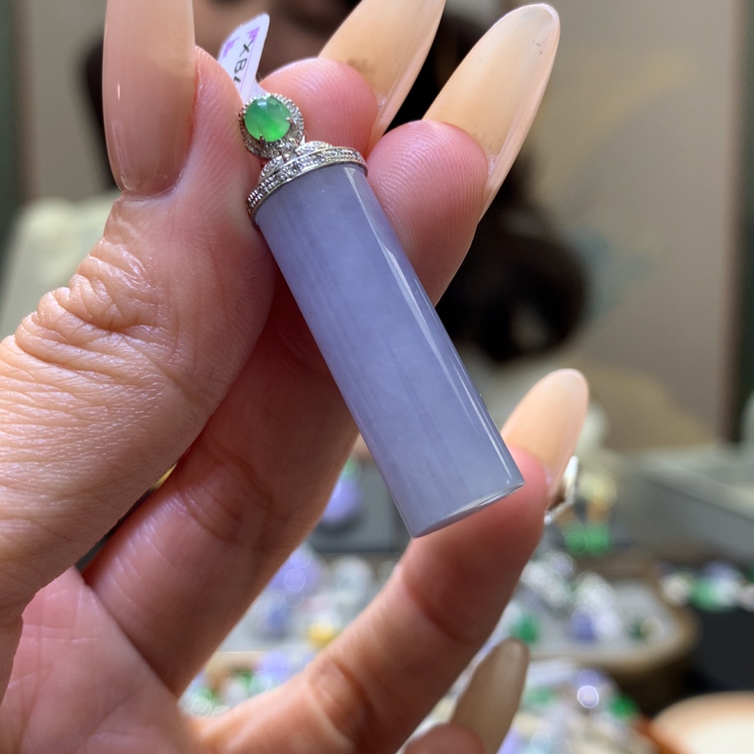 颈饰18K金镶嵌翡翠