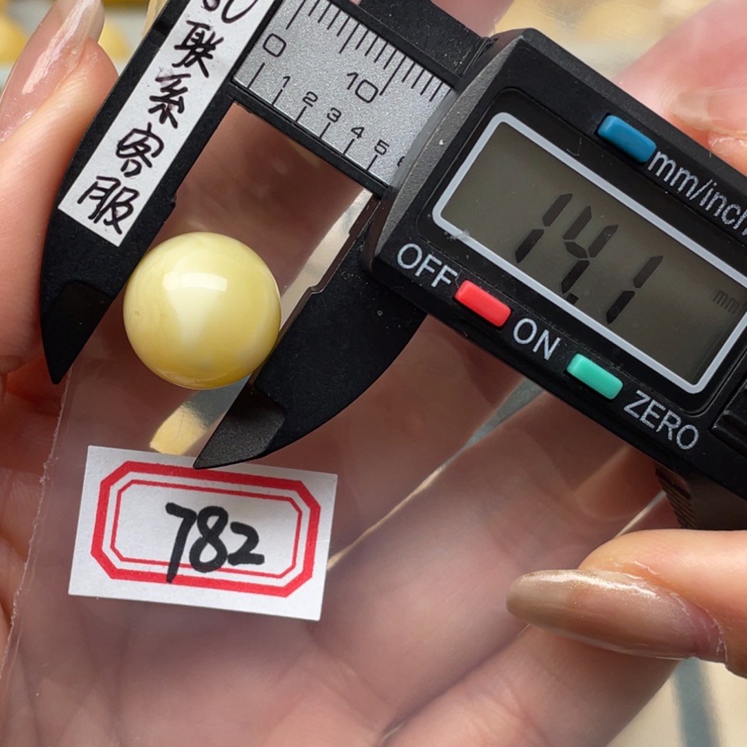 蜜蜡裸石未镶嵌a**酸蜜蜡