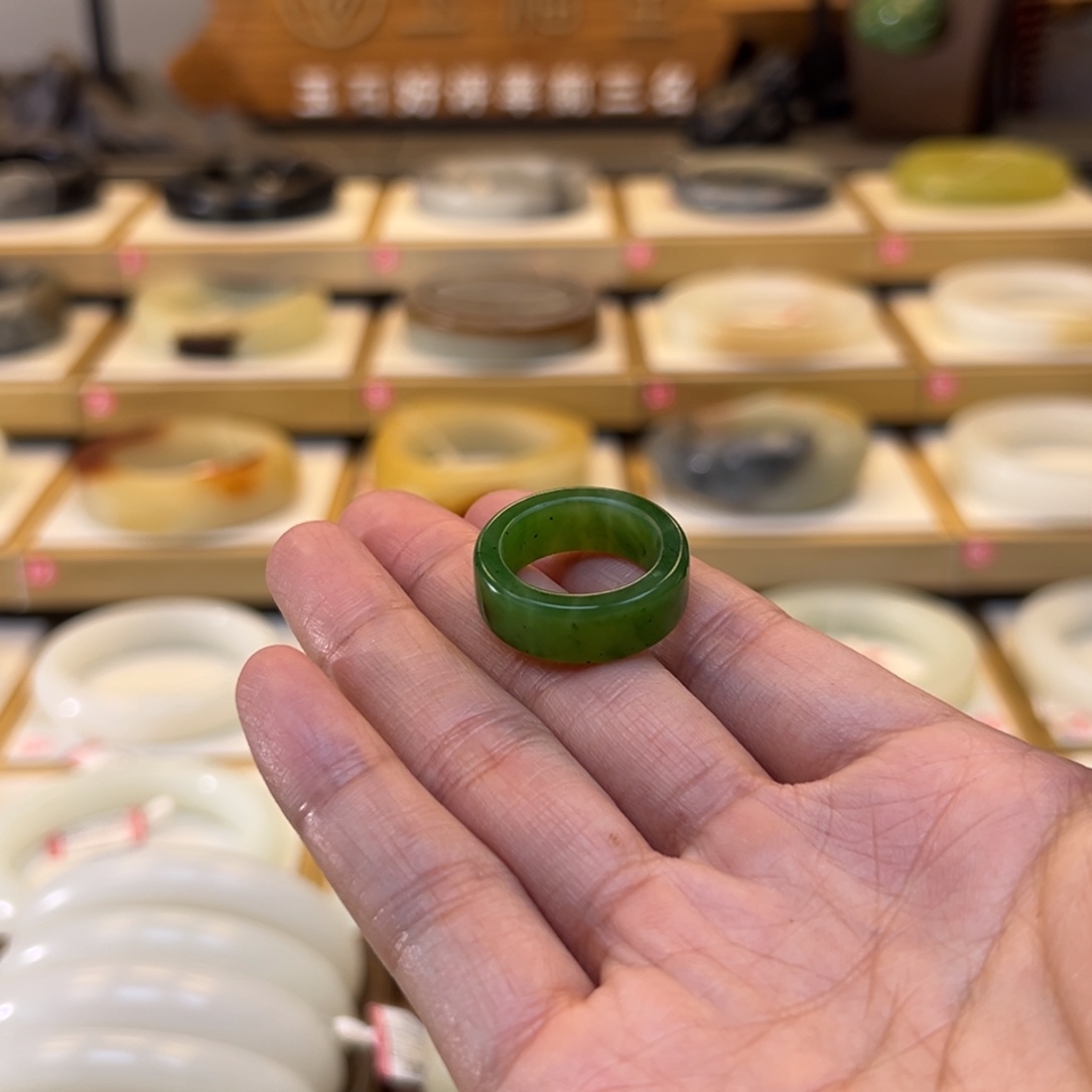 大***记和田玉未镶嵌戒指9