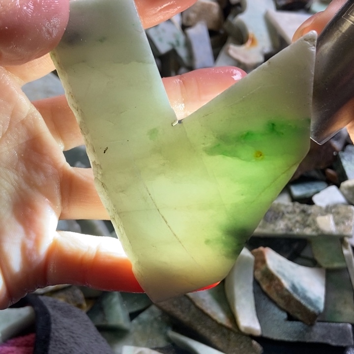 翡翠颈饰未镶嵌天然翡翠