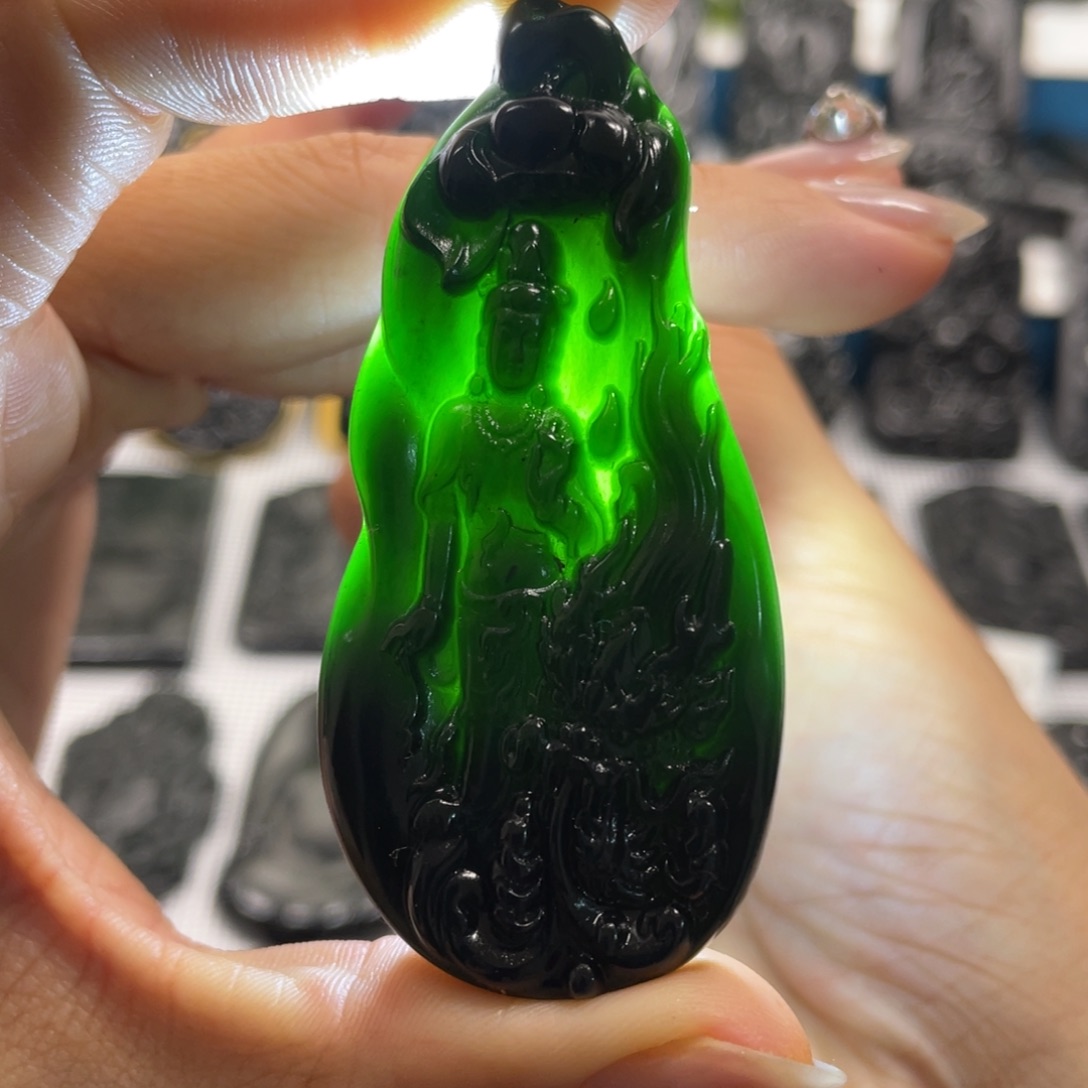 蛇纹石玉吊坠未镶嵌