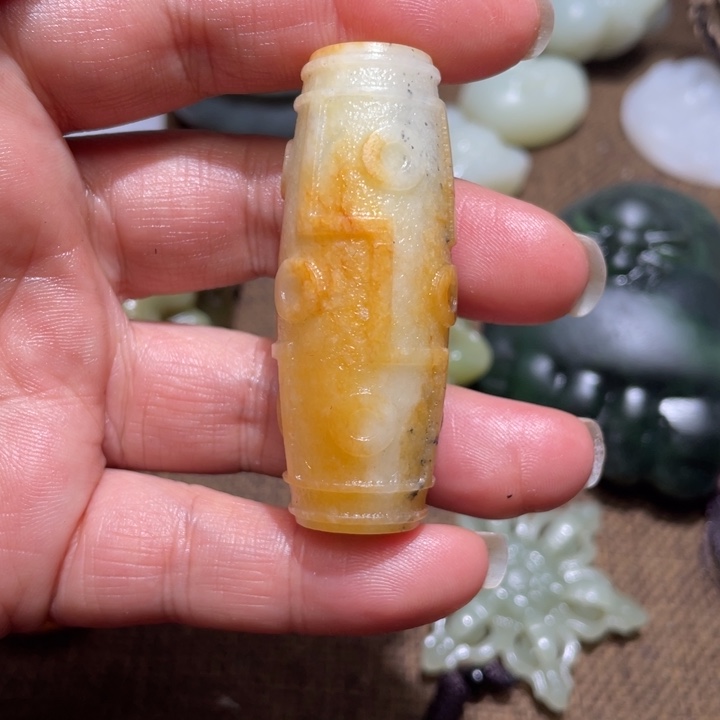 和田玉未镶嵌把件