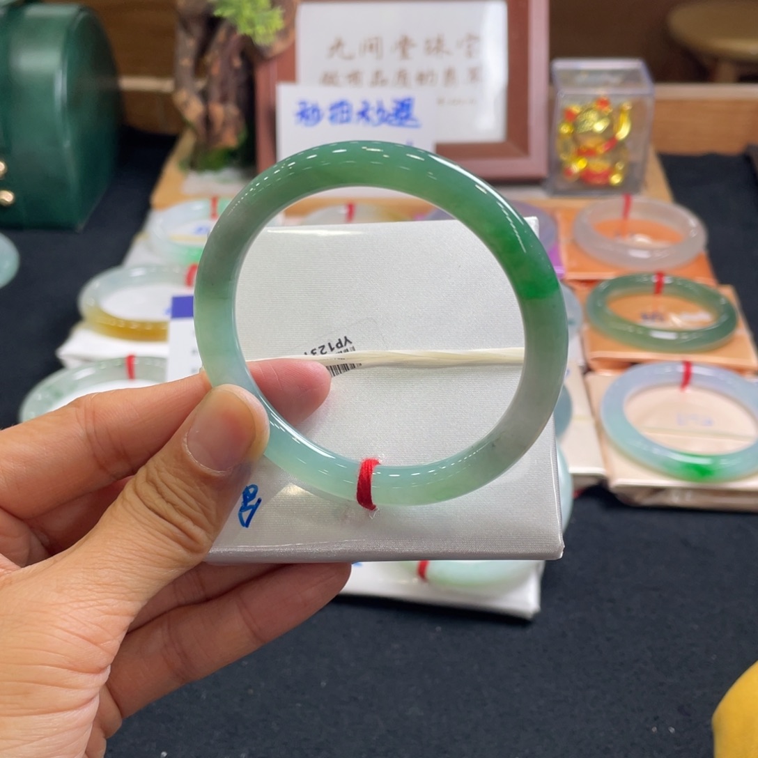 翡翠手镯未镶嵌56冰绿