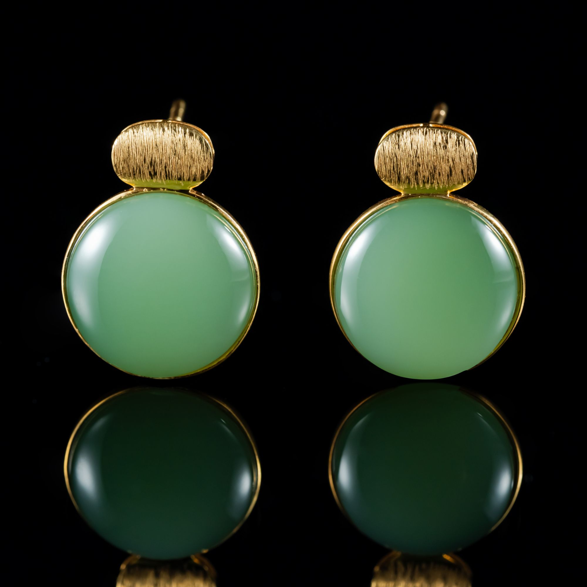 周陶陶｜舒影｜和田玉粉青耳钉搭配拉丝18k金扣头东方美学感百搭