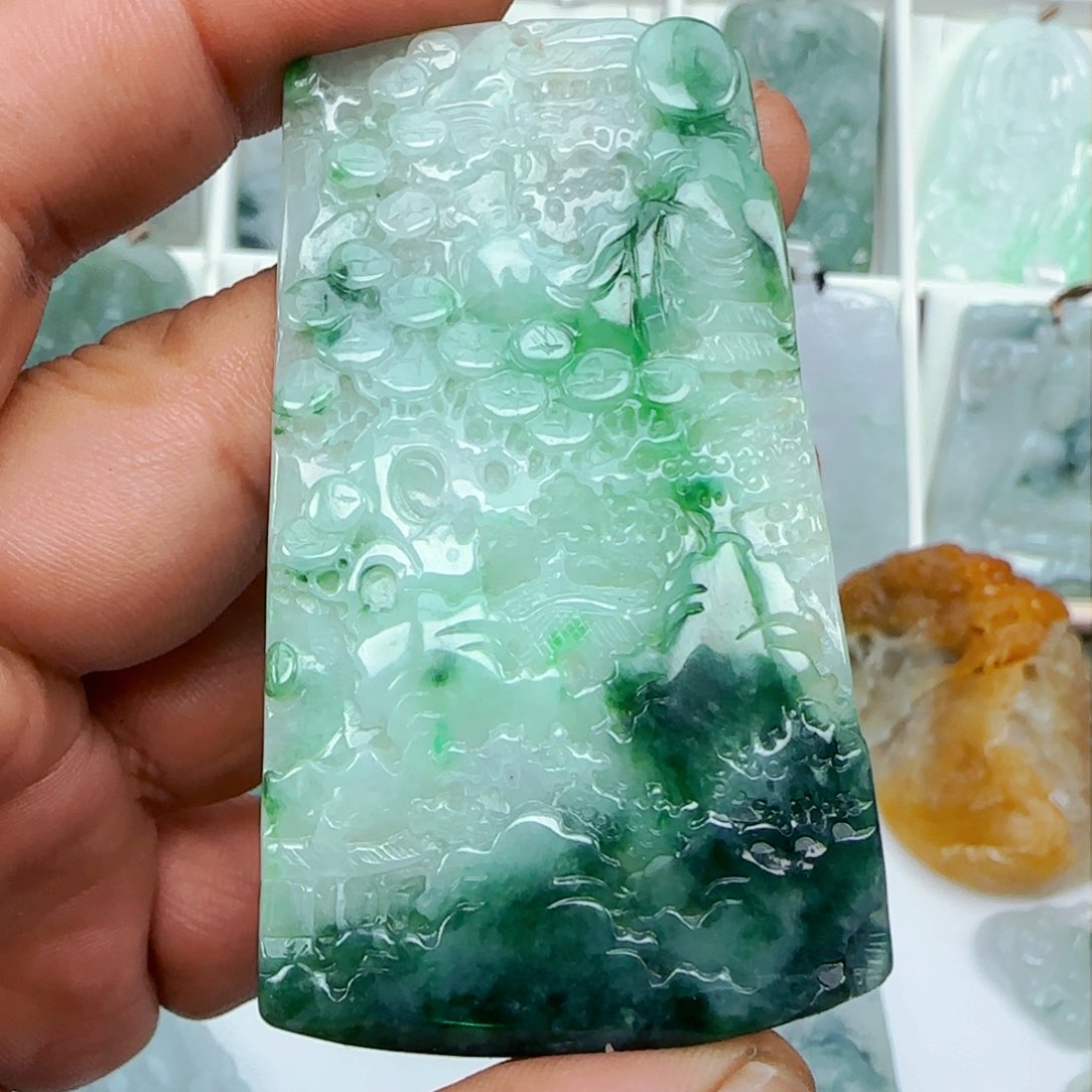 翡翠颈饰未镶嵌，